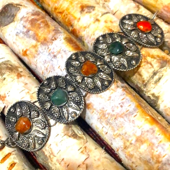 Vintage Jewelry - VINTAGE METAL CONCHE STONE BRACELET